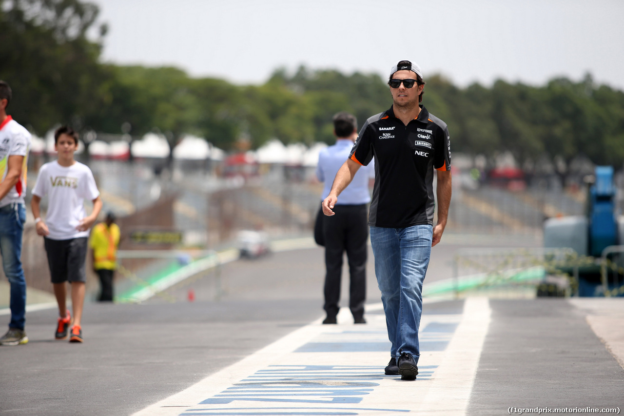 GP BRASILE, 12.11.2015 - Sergio Perez (MEX) Sahara Force India F1 VJM08