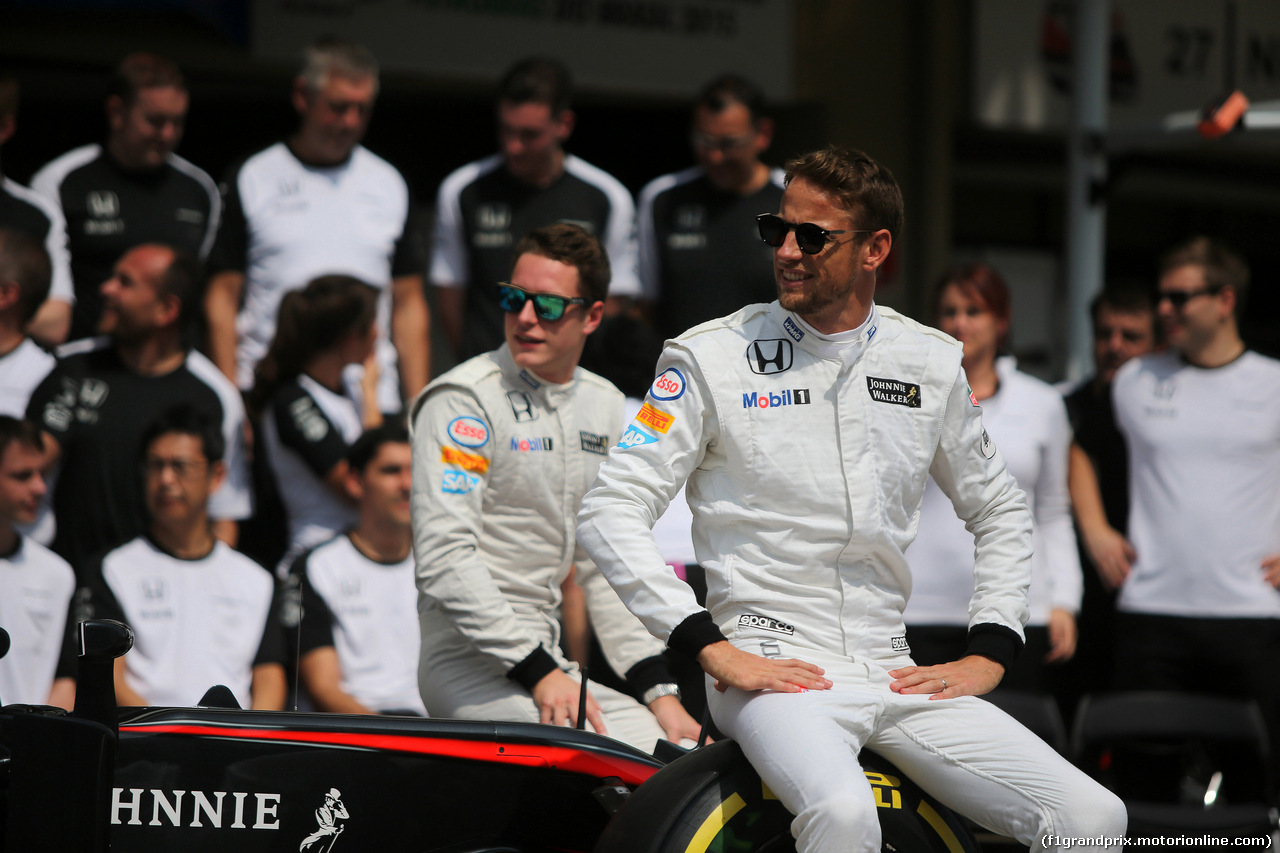 GP BRASILE, 12.11.2015 - Mclarem team photograph, Jenson Button (GBR)  McLaren Honda MP4-30 e Stoffel Vandoorne (BEL) Third driver, Mclaren Honda