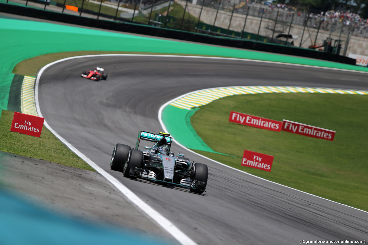 GP BRASILE, 14.11.2015 - Prove Libere 3, Nico Rosberg (GER) Mercedes AMG F1 W06 e Sebastian Vettel (GER) Ferrari SF15-T