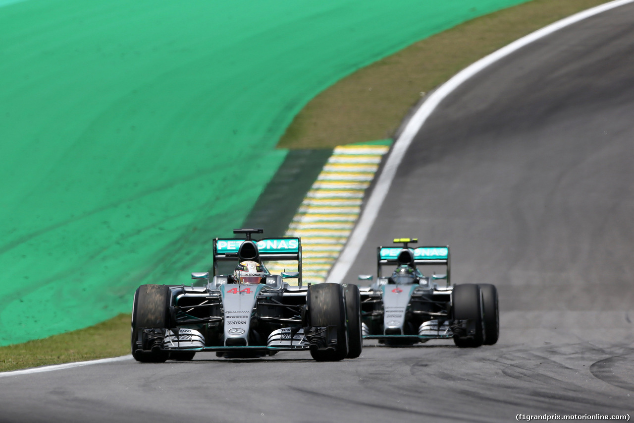 GP BRASILE, 14.11.2015 - Prove Libere 3, Lewis Hamilton (GBR) Mercedes AMG F1 W06 e Nico Rosberg (GER) Mercedes AMG F1 W06