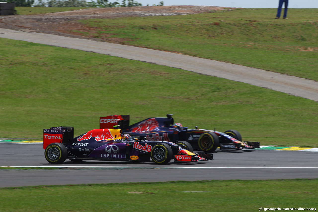 GP BRASILE, 14.11.2015 - Prove Libere 3, Daniil Kvyat (RUS) Red Bull Racing RB11 e Max Verstappen (NED) Scuderia Toro Rosso STR10