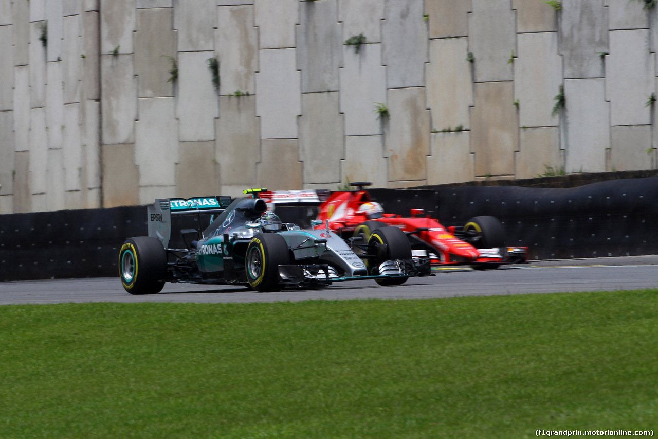 GP BRASILE, 14.11.2015 - Prove Libere 3, Nico Rosberg (GER) Mercedes AMG F1 W06 e Sebastian Vettel (GER) Ferrari SF15-T