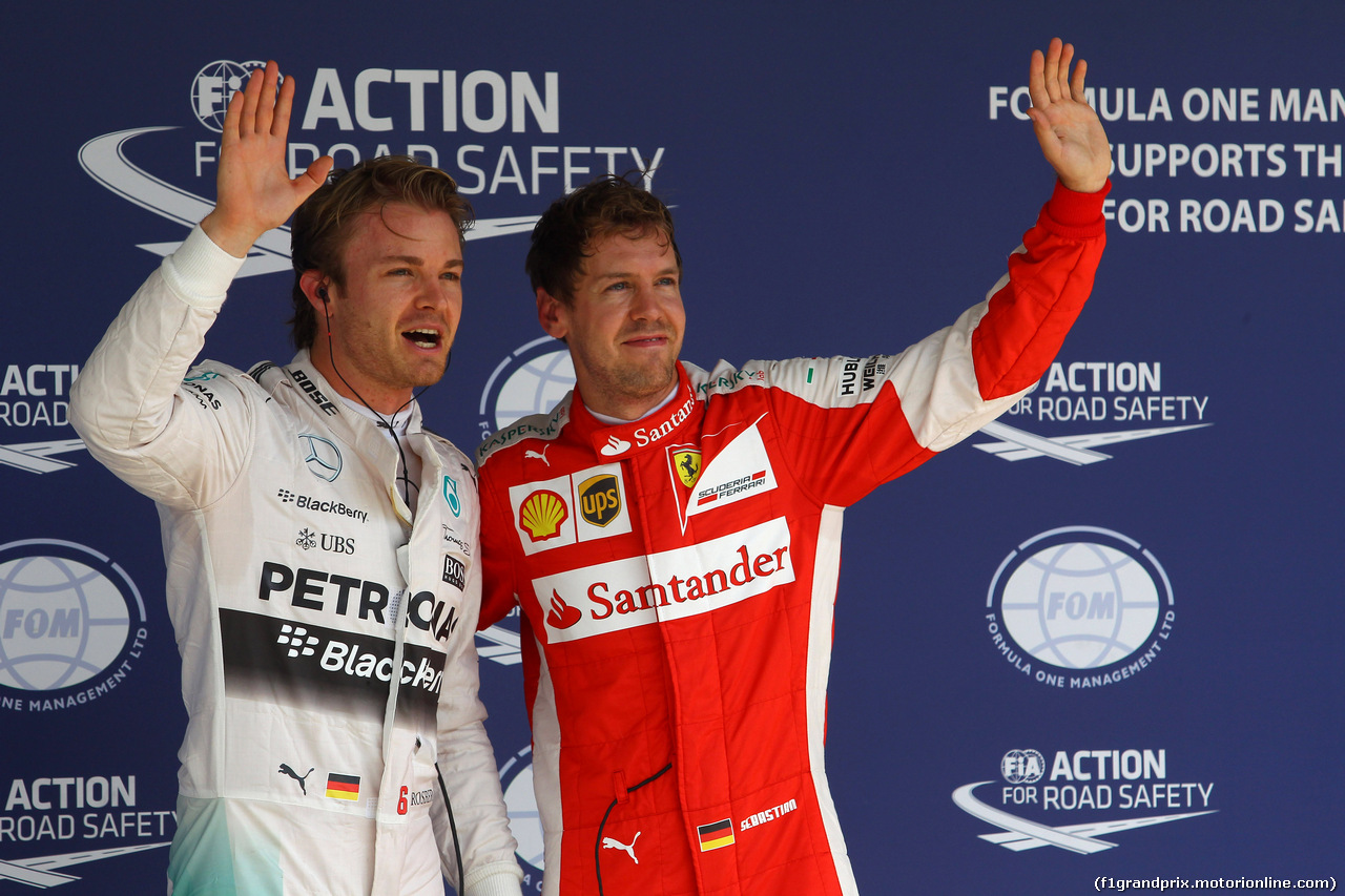 GP BRASILE, 14.11.2015 - Qualifiche, Nico Rosberg (GER) Mercedes AMG F1 W06 pole position e terzo Sebastian Vettel (GER) Ferrari SF15-T