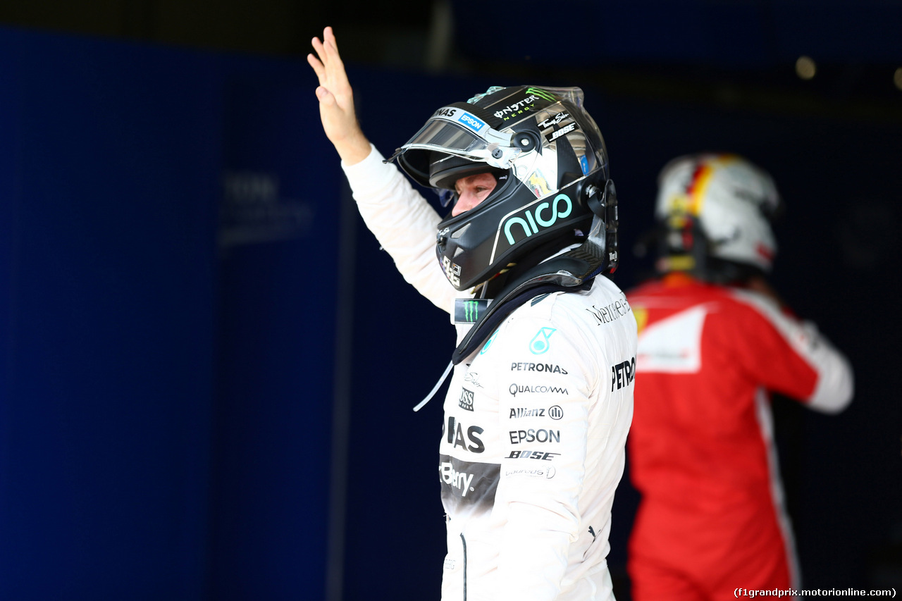 GP BRASILE, 14.11.2015 - Qualifiche, Nico Rosberg (GER) Mercedes AMG F1 W06 pole position e terzo Sebastian Vettel (GER) Ferrari SF15-T