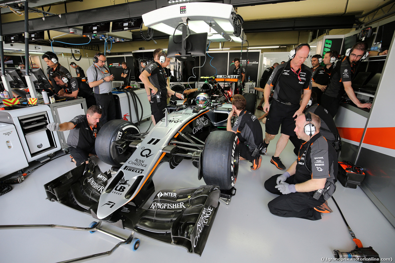 GP BRASILE, 13.11.2015 - Prove Libere 1, Sergio Perez (MEX) Sahara Force India F1 VJM08