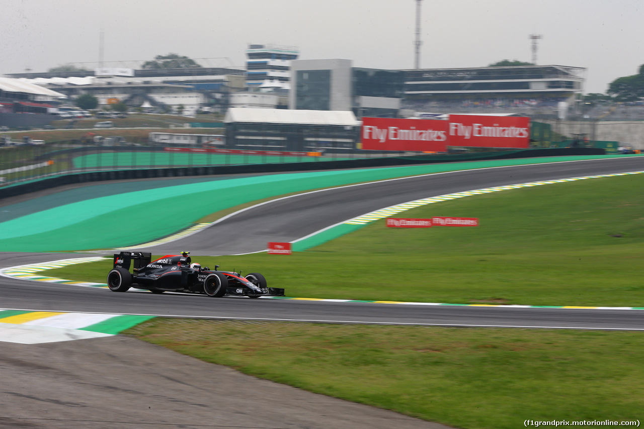 GP BRASILE, 13.11.2015 - Prove Libere 1, Jenson Button (GBR)  McLaren Honda MP4-30.