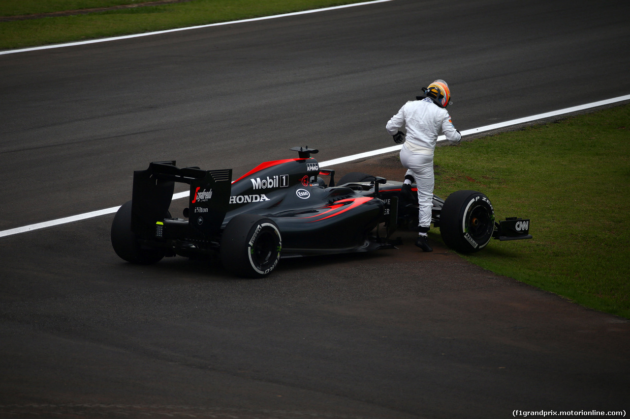 GP BRASILE, 13.11.2015 - Prove Libere 2, Fernando Alonso (ESP) McLaren Honda MP4-30 retires from the practice 2.