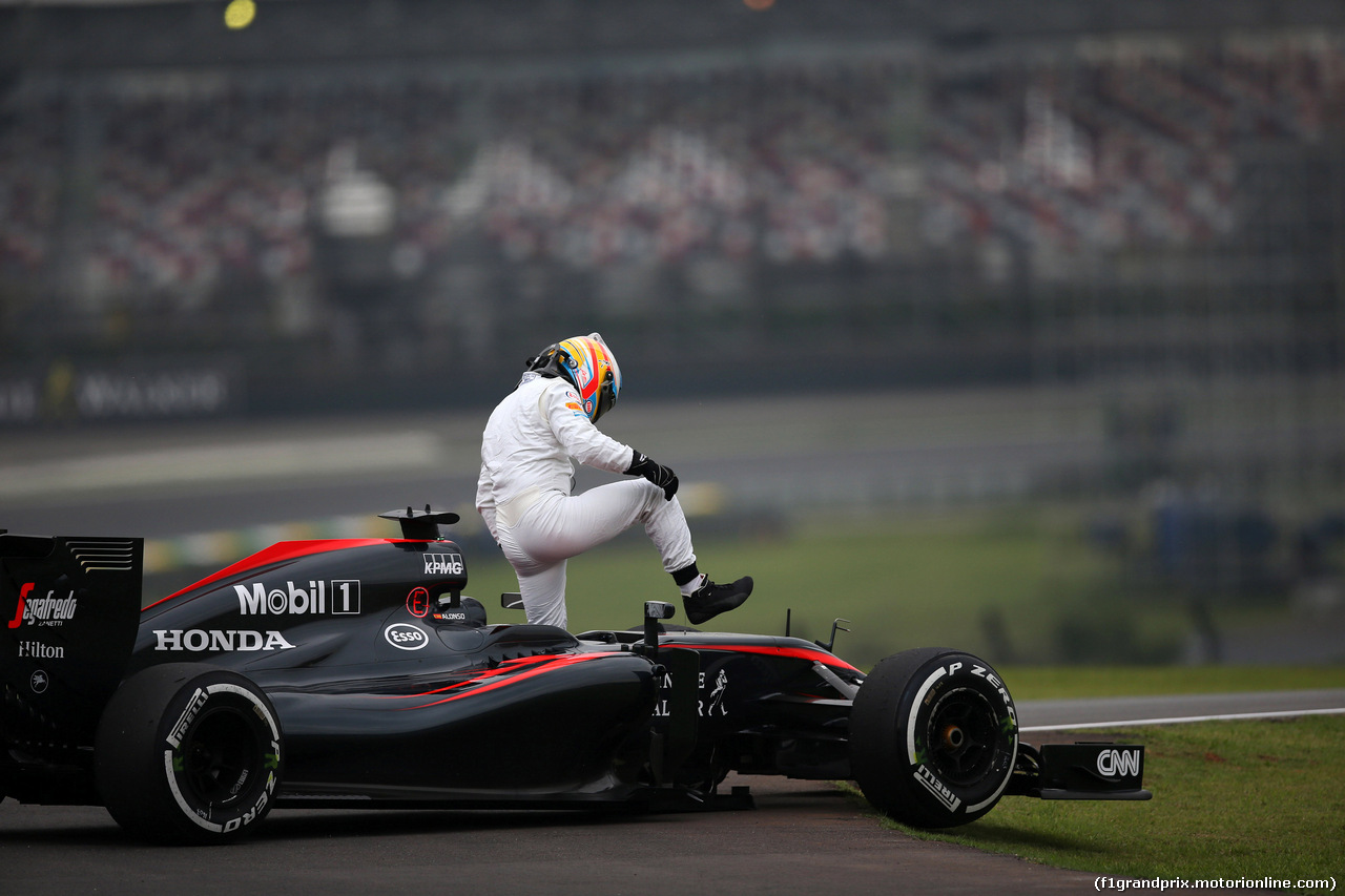 GP BRASILE, 13.11.2015 - Prove Libere 2, Fernando Alonso (ESP) McLaren Honda MP4-30 retires from the practice.