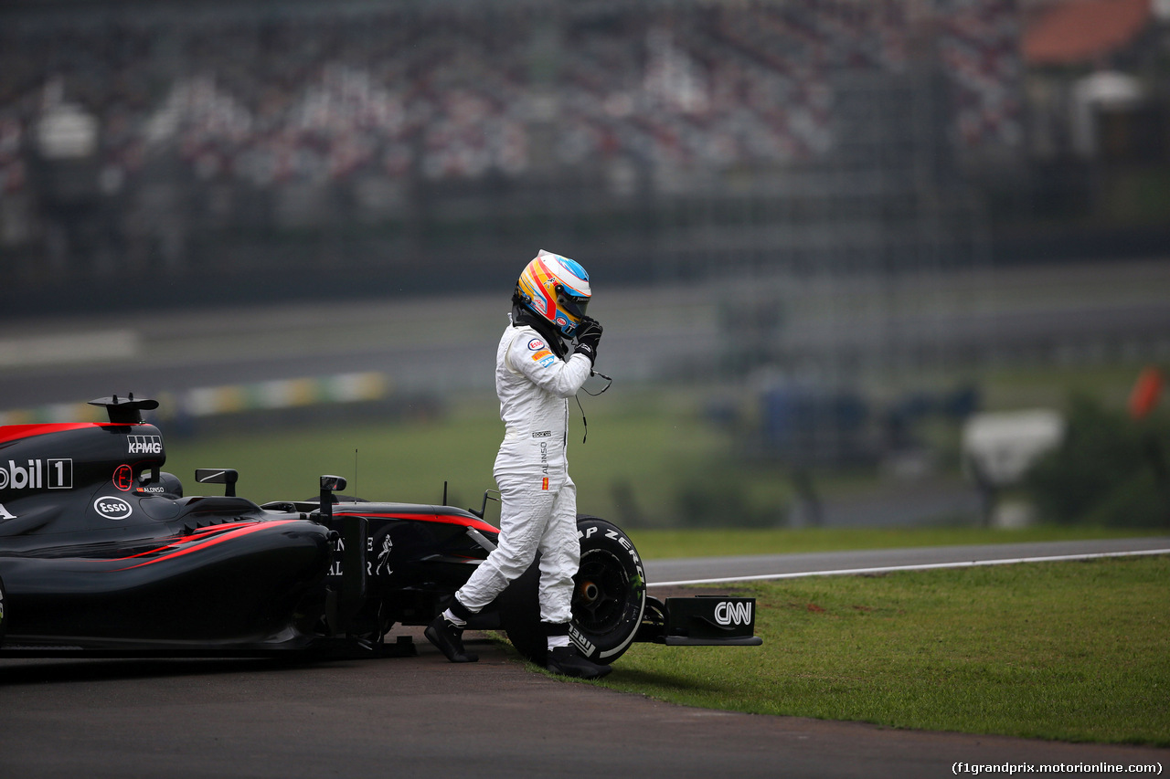 GP BRASILE, 13.11.2015 - Prove Libere 2, Fernando Alonso (ESP) McLaren Honda MP4-30 retires from the practice.