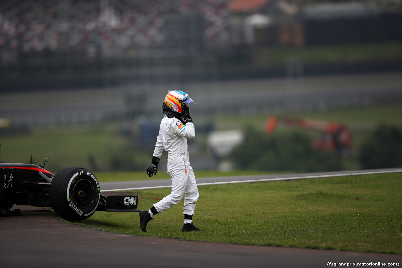 GP BRASILE, 13.11.2015 - Prove Libere 2, Fernando Alonso (ESP) McLaren Honda MP4-30 retires from the practice.