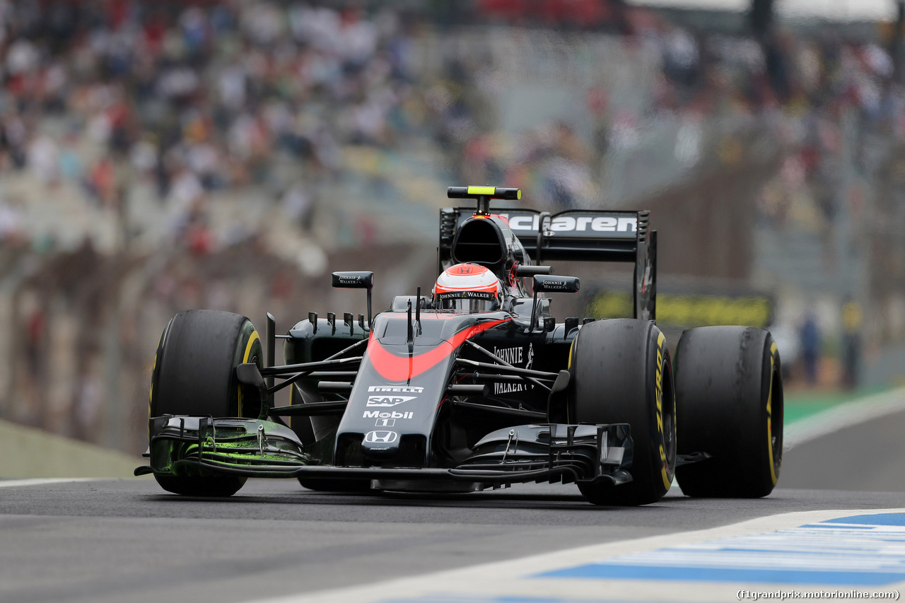 GP BRASILE, 13.11.2015 - Prove Libere 2, Jenson Button (GBR)  McLaren Honda MP4-30.