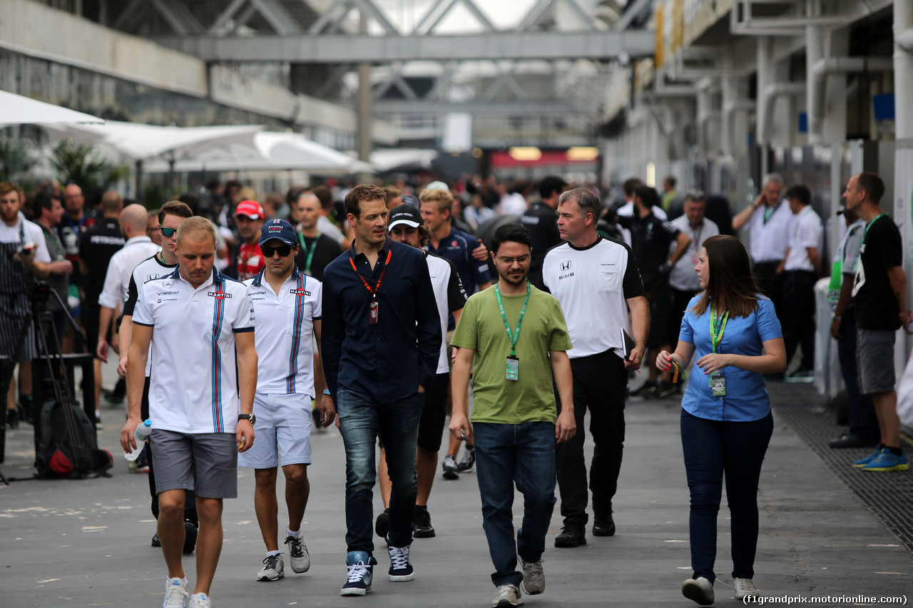 GP BRASILE, 13.11.2015 - Valtteri Bottas (FIN) Williams F1 Team FW37 e Felipe Massa (BRA) Williams F1 Team FW37