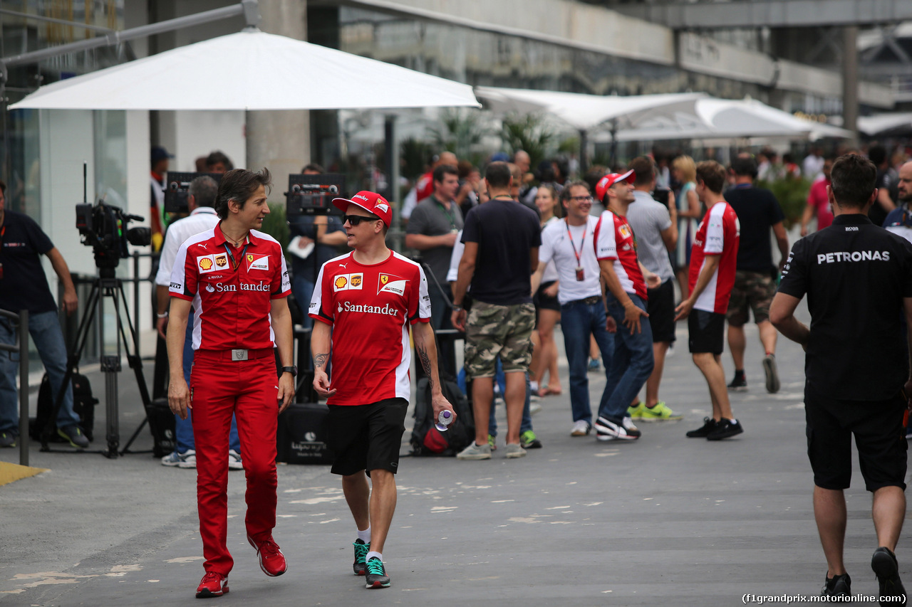 GP BRASILE, 13.11.2015 - Massimo Rivola (ITA), Ferrari Sporting Director e Kimi Raikkonen (FIN) Ferrari SF15-T