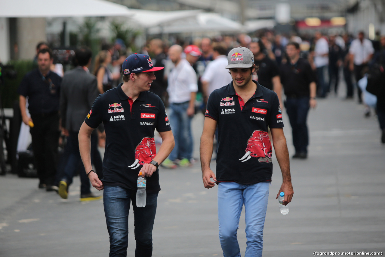 GP BRASILE, 13.11.2015 - Max Verstappen (NED) Scuderia Toro Rosso STR10 e Carlos Sainz Jr (ESP) Scuderia Toro Rosso STR10