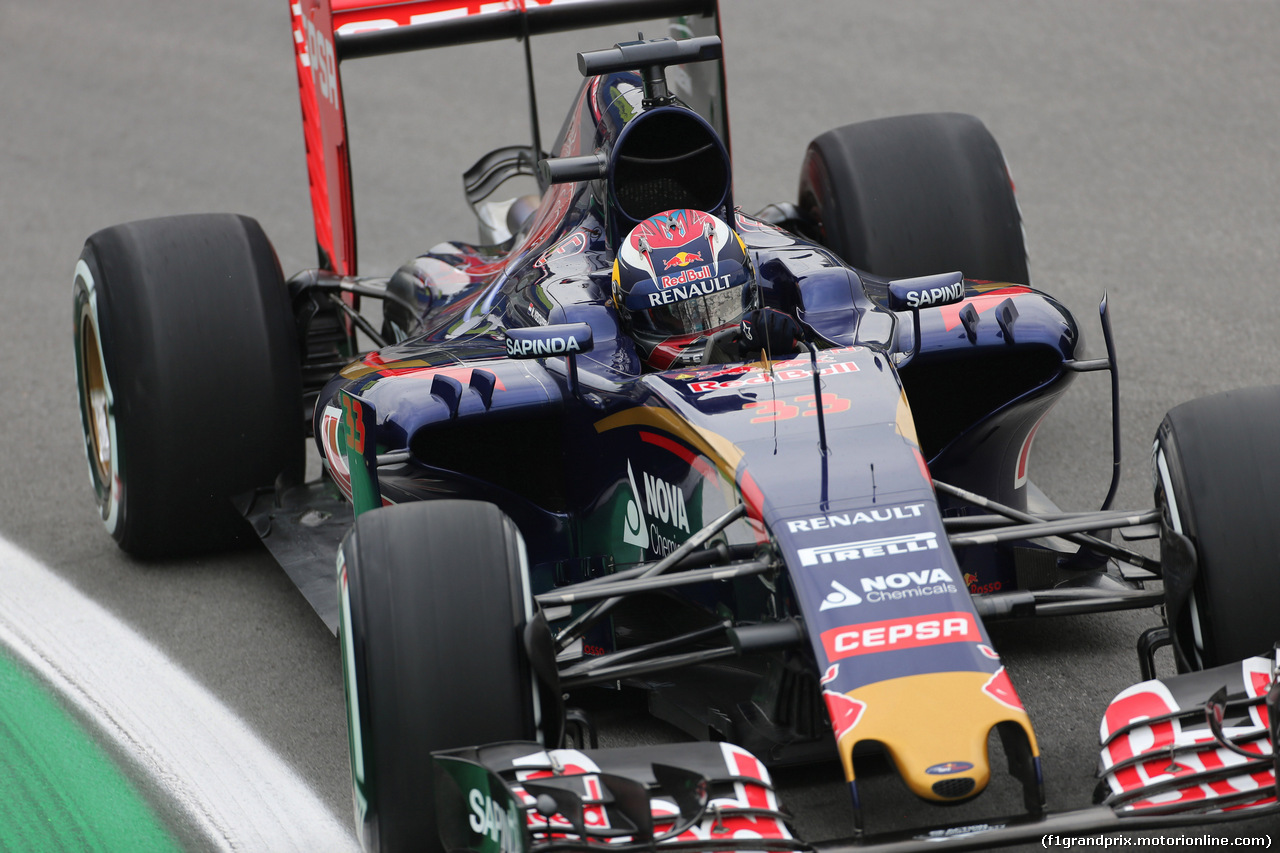 GP BRASILE, 13.11.2015 - Prove Libere 2, Max Verstappen (NED) Scuderia Toro Rosso STR10