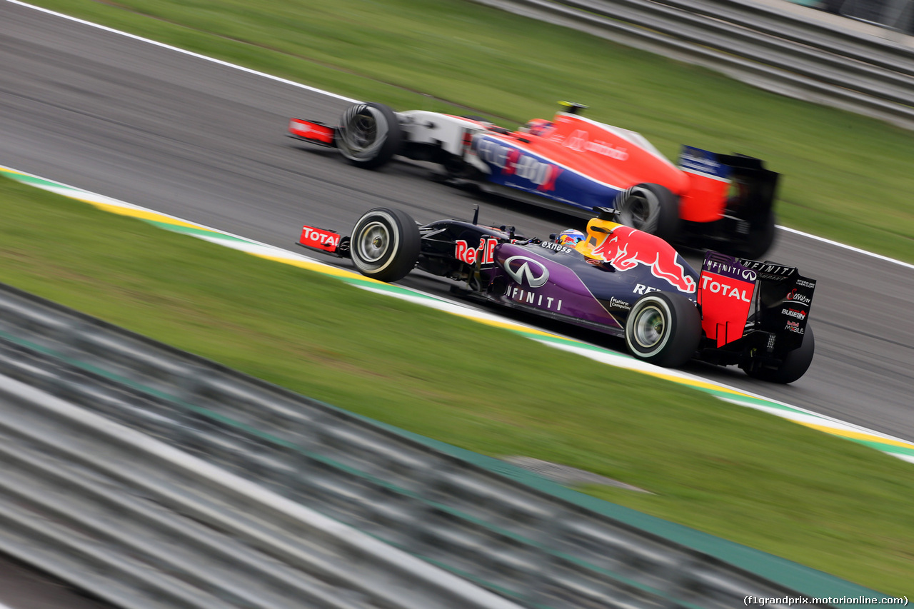 GP BRASILE, 13.11.2015 - Prove Libere 2, Daniel Ricciardo (AUS) Red Bull Racing RB11 e Alexander Rossi (USA) Manor Marussia F1 Team