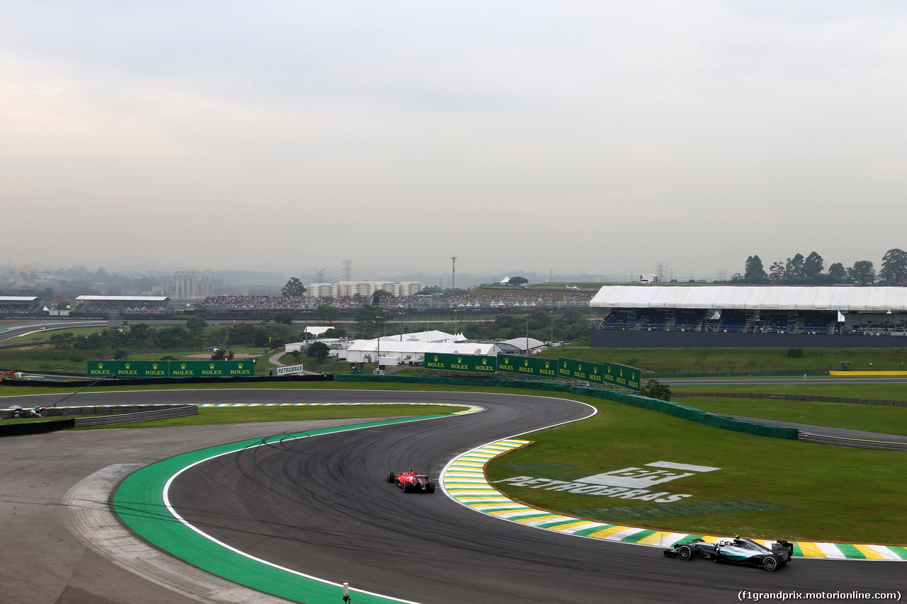 GP BRASILE, 13.11.2015 - Prove Libere 2, Kimi Raikkonen (FIN) Ferrari SF15-T e Nico Rosberg (GER) Mercedes AMG F1 W06