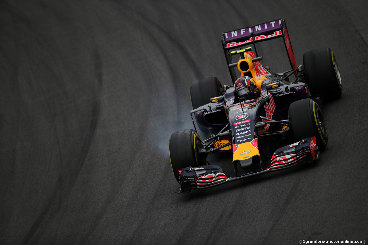 GP BRASILE, 13.11.2015 - Prove Libere 2, Daniil Kvyat (RUS) Red Bull Racing RB11