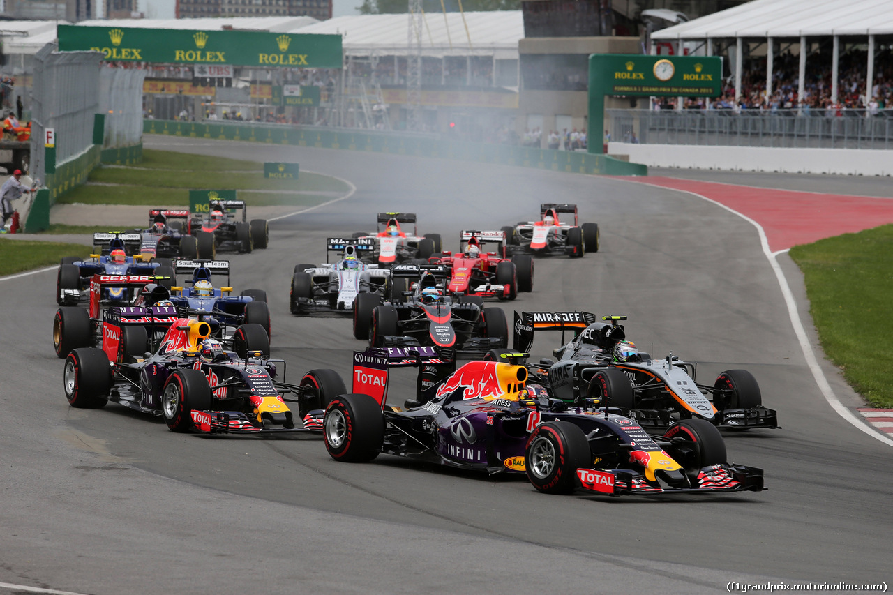 GP CANADA, 07.06.2015 - Gara, Start of the race, Daniil Kvyat (RUS) Red Bull Racing RB11 davanti a Daniel Ricciardo (AUS) Red Bull Racing RB11