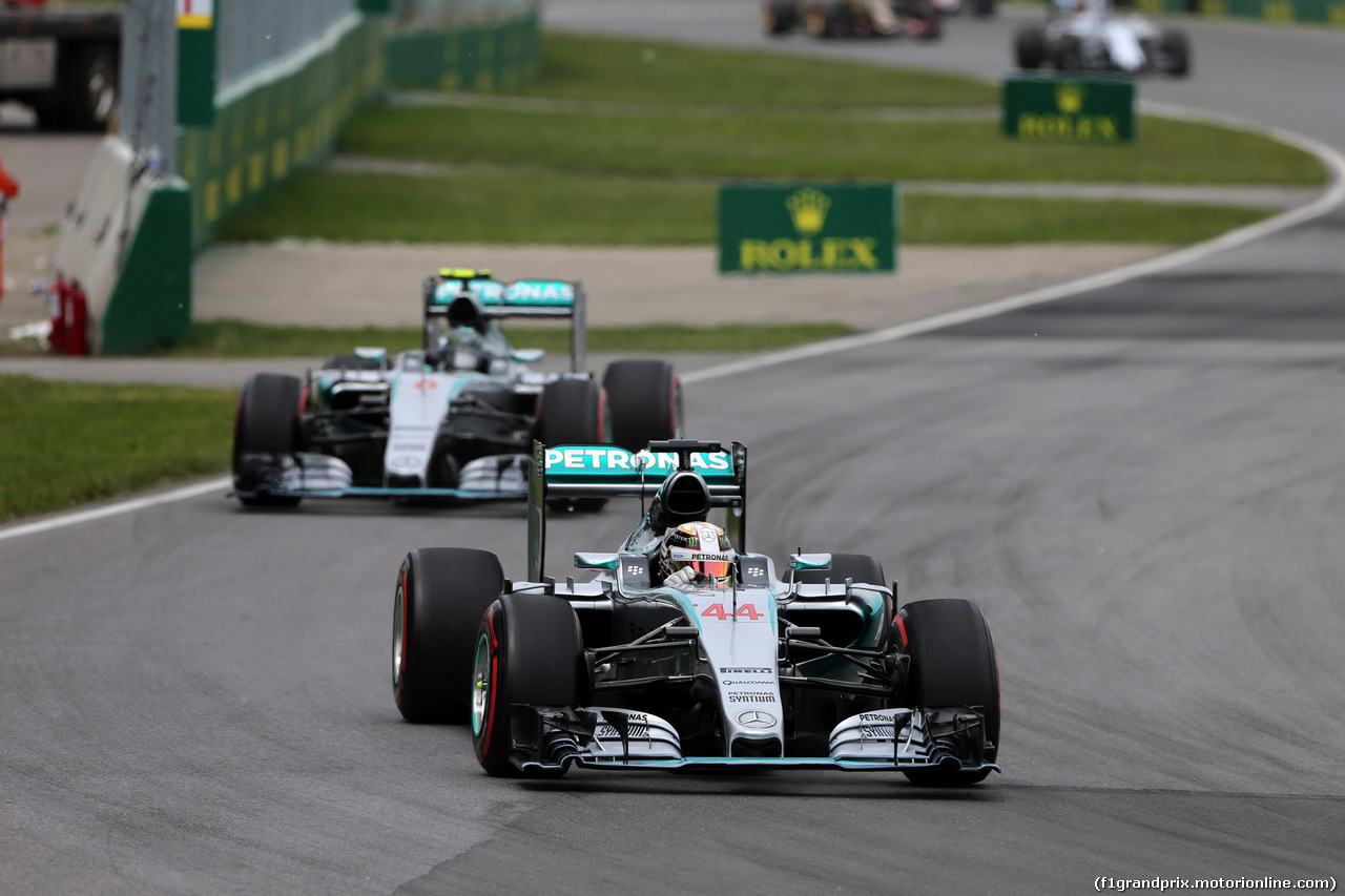 GP CANADA, 07.06.2015 - Gara, Lewis Hamilton (GBR) Mercedes AMG F1 W06 davanti a Nico Rosberg (GER) Mercedes AMG F1 W06
