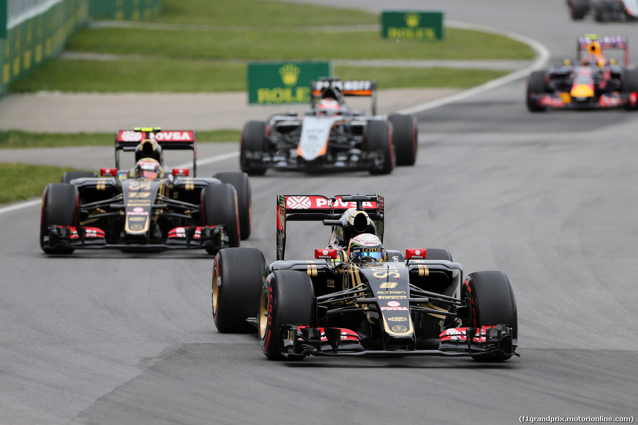 GP CANADA, 07.06.2015 - Gara, Romain Grosjean (FRA) Lotus F1 Team E23 davanti a Pastor Maldonado (VEN) Lotus F1 Team E23