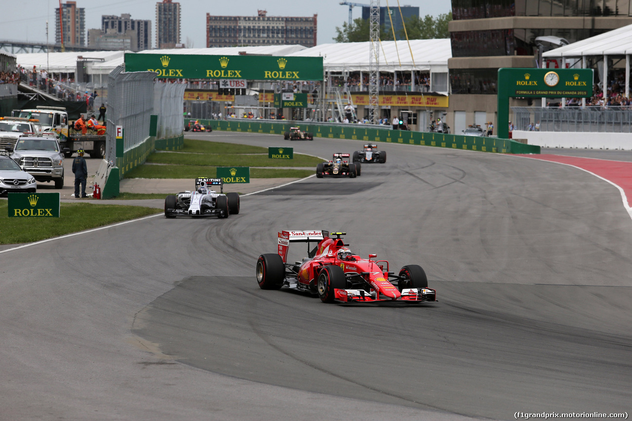 GP CANADA, 07.06.2015 - Gara, Kimi Raikkonen (FIN) Ferrari SF15-T davanti a Valtteri Bottas (FIN) Williams F1 Team FW37