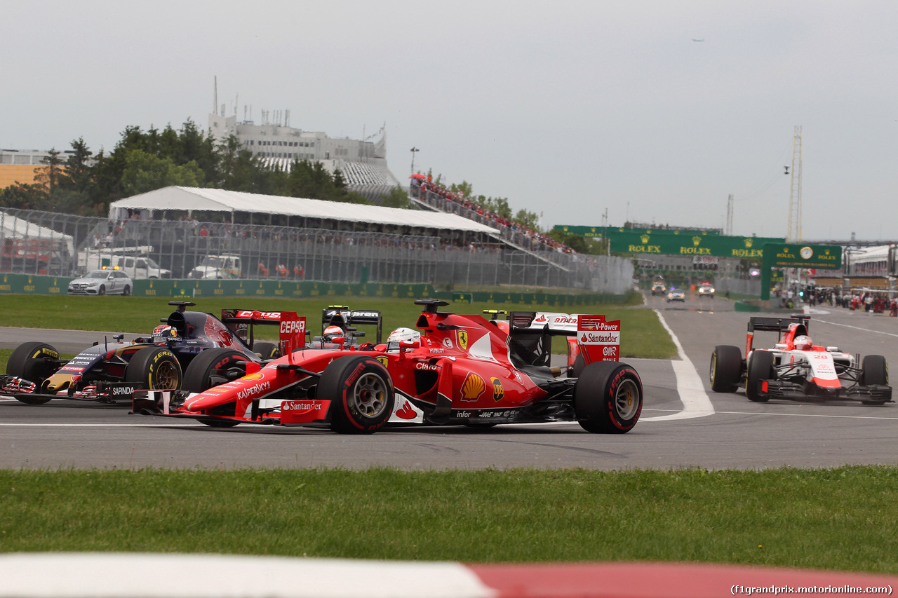 GP CANADA, 07.06.2015 - Gara, Start of the race, Sebastian Vettel (GER) Ferrari SF15-T e Max Verstappen (NED) Scuderia Toro Rosso STR10