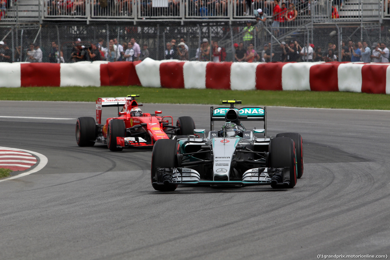 GP CANADA, 07.06.2015 - Gara, Nico Rosberg (GER) Mercedes AMG F1 W06 lr Kimi Raikkonen (FIN) Ferrari SF15-T