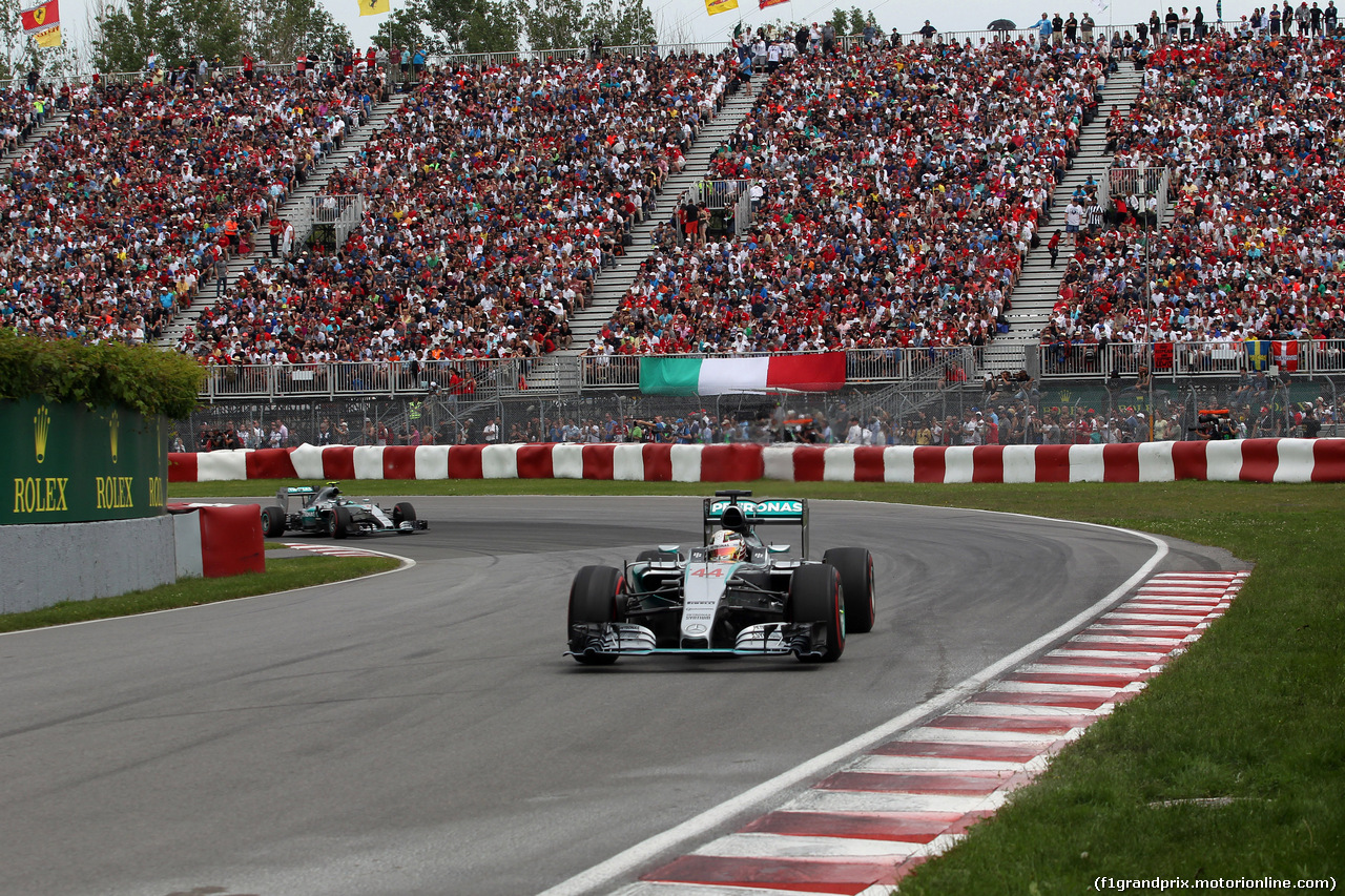 GP CANADA, 07.06.2015 - Gara, Lewis Hamilton (GBR) Mercedes AMG F1 W06 davanti a Nico Rosberg (GER) Mercedes AMG F1 W06