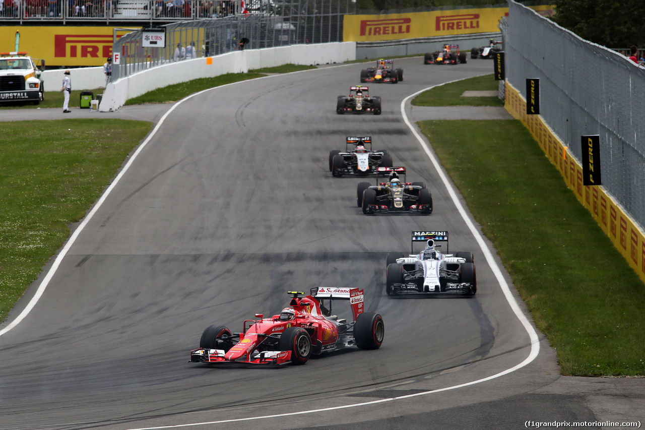 GP CANADA, 07.06.2015 - Gara, Kimi Raikkonen (FIN) Ferrari SF15-T davanti a Valtteri Bottas (FIN) Williams F1 Team FW37