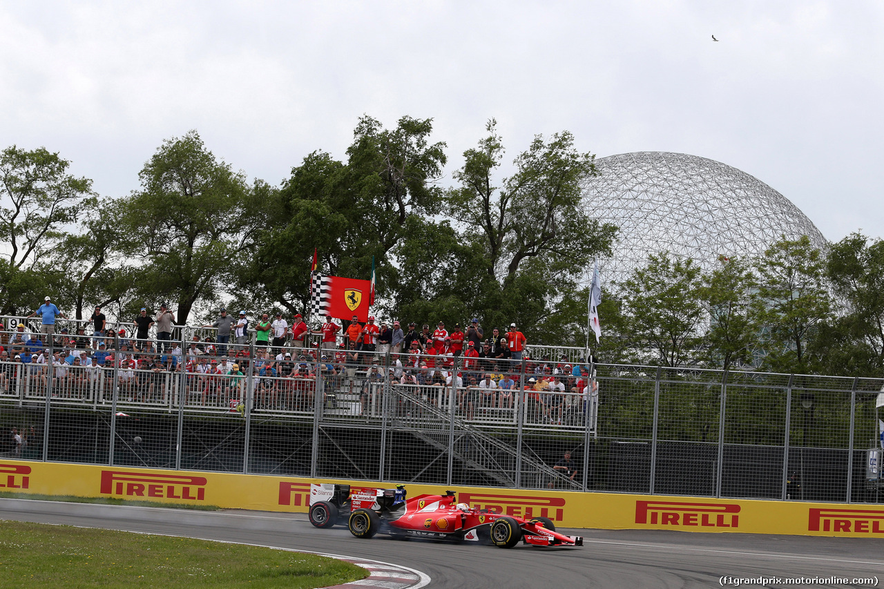 GP CANADA, 07.06.2015 - Gara, Sebastian Vettel (GER) Ferrari SF15-T pass Felipe Nasr (BRA) Sauber C34