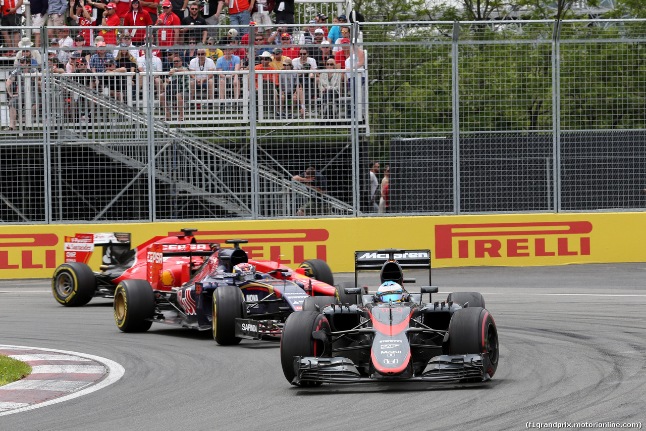 GP CANADA, 07.06.2015 - Gara, Fernando Alonso (ESP) McLaren Honda MP4-30 davanti a Sebastian Vettel (GER) Ferrari SF15-T e Max Verstappen (NED) Scuderia Toro Rosso STR10