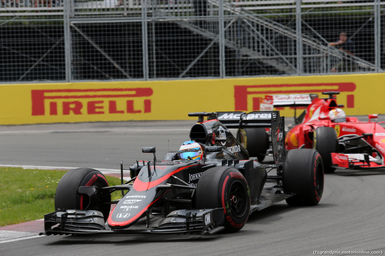 GP CANADA, 07.06.2015 - Gara, Fernando Alonso (ESP) McLaren Honda MP4-30 davanti a Sebastian Vettel (GER) Ferrari SF15-T