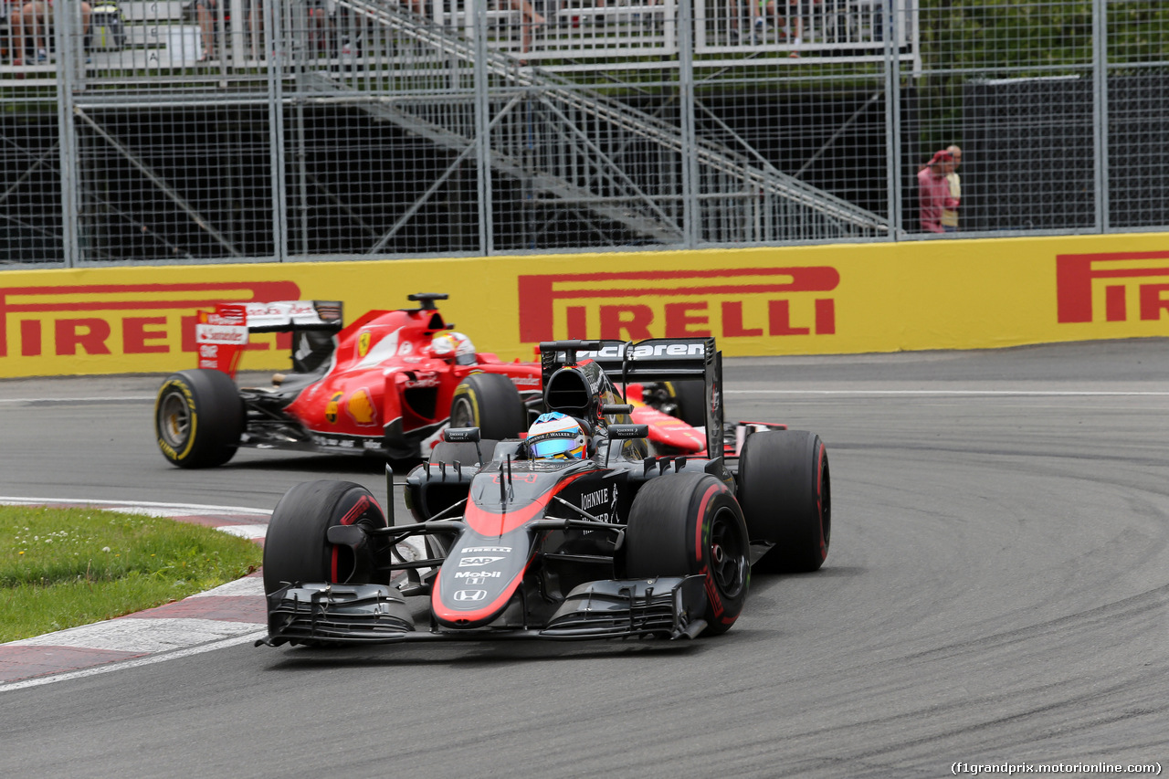 GP CANADA, 07.06.2015 - Gara, Fernando Alonso (ESP) McLaren Honda MP4-30 davanti a Sebastian Vettel (GER) Ferrari SF15-T