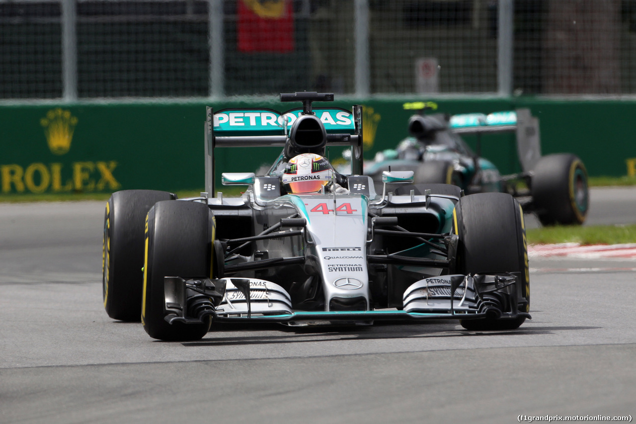 GP CANADA, 07.06.2015 - Gara, Lewis Hamilton (GBR) Mercedes AMG F1 W06 e Nico Rosberg (GER) Mercedes AMG F1 W06