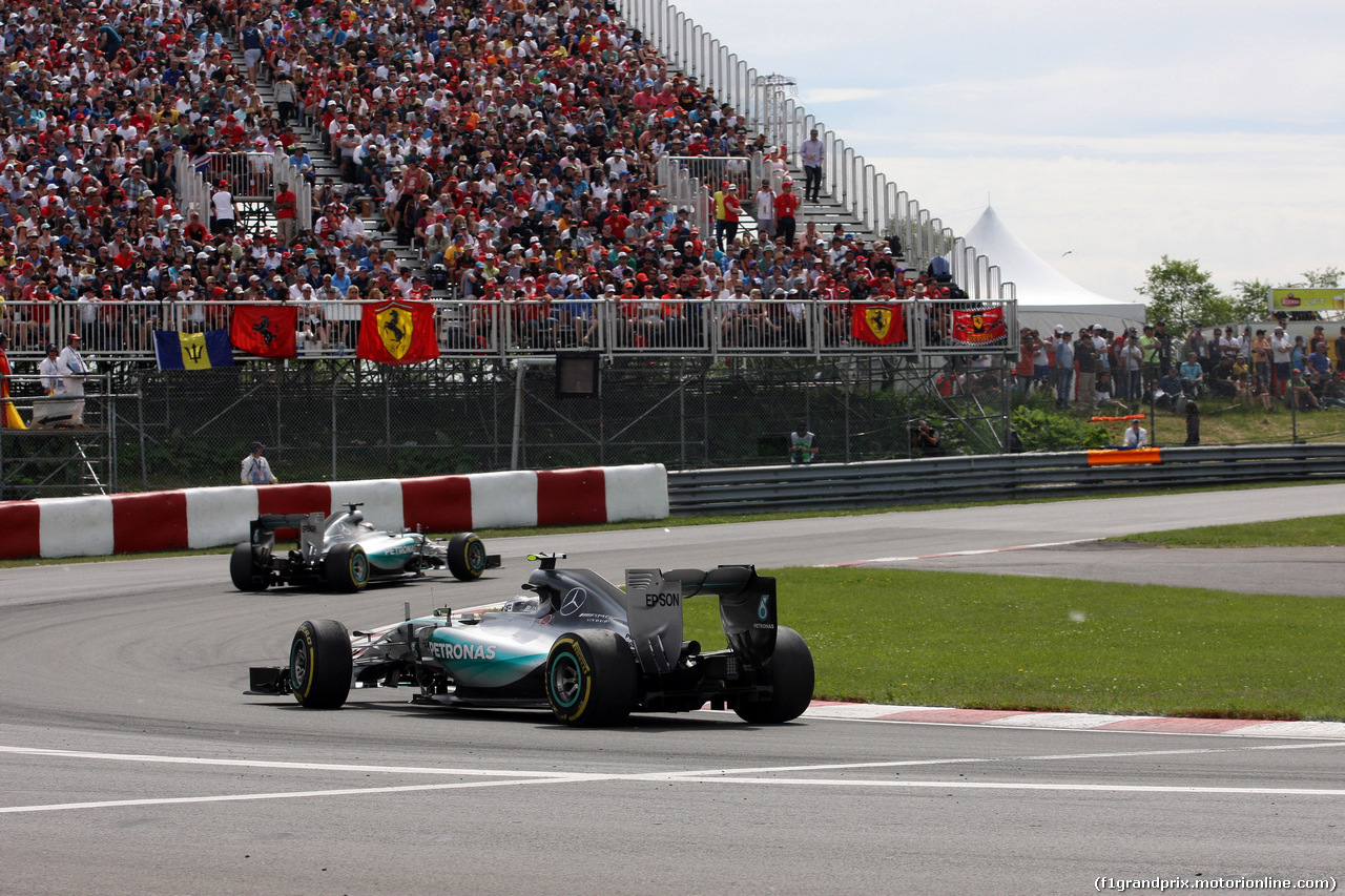 GP CANADA, 07.06.2015 - Gara, Nico Rosberg (GER) Mercedes AMG F1 W06 e Lewis Hamilton (GBR) Mercedes AMG F1 W06