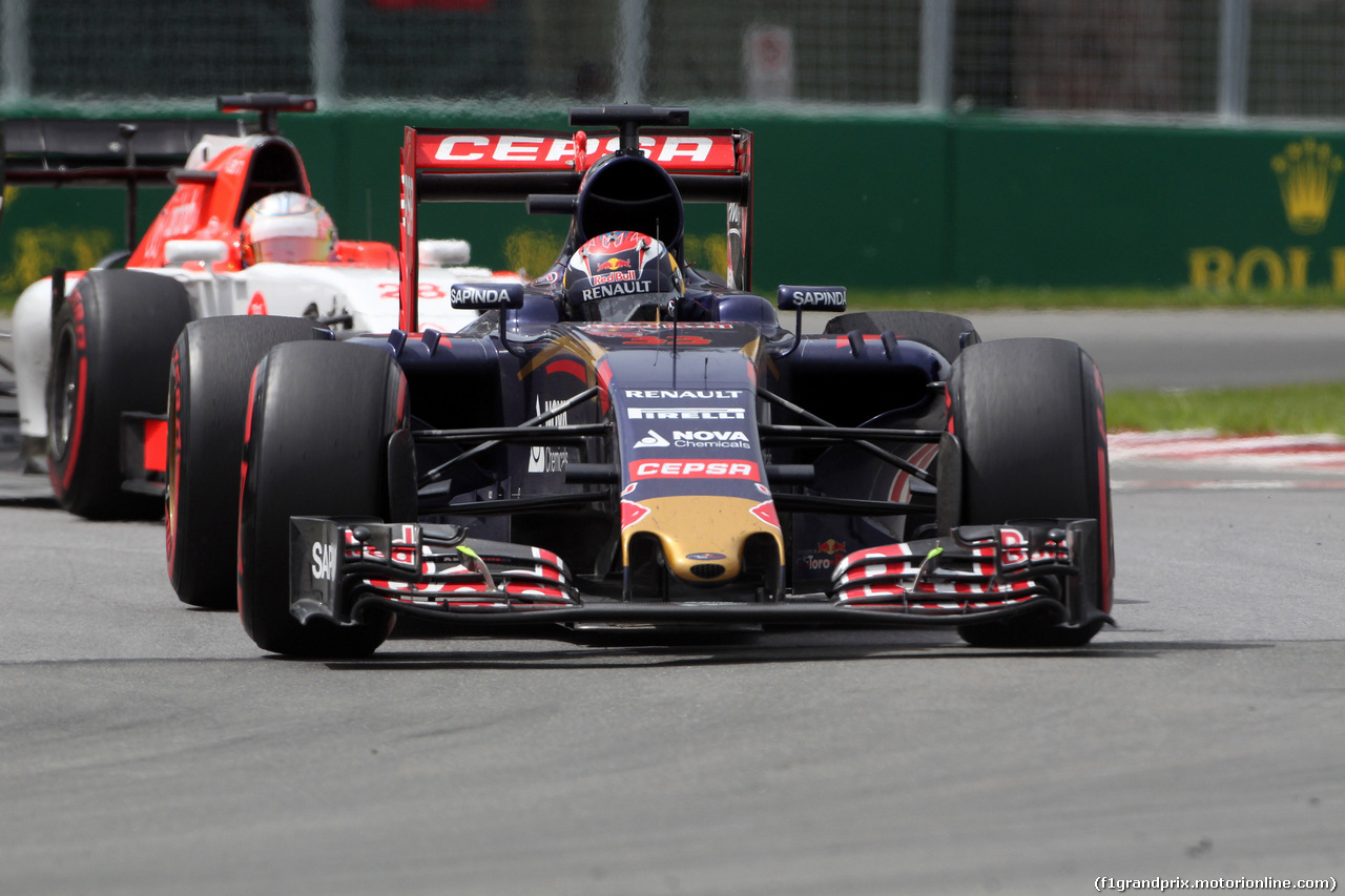 GP CANADA, 07.06.2015 - Gara, Max Verstappen (NED) Scuderia Toro Rosso STR10 davanti a William Stevens (GBR) Manor Marussia F1 Team