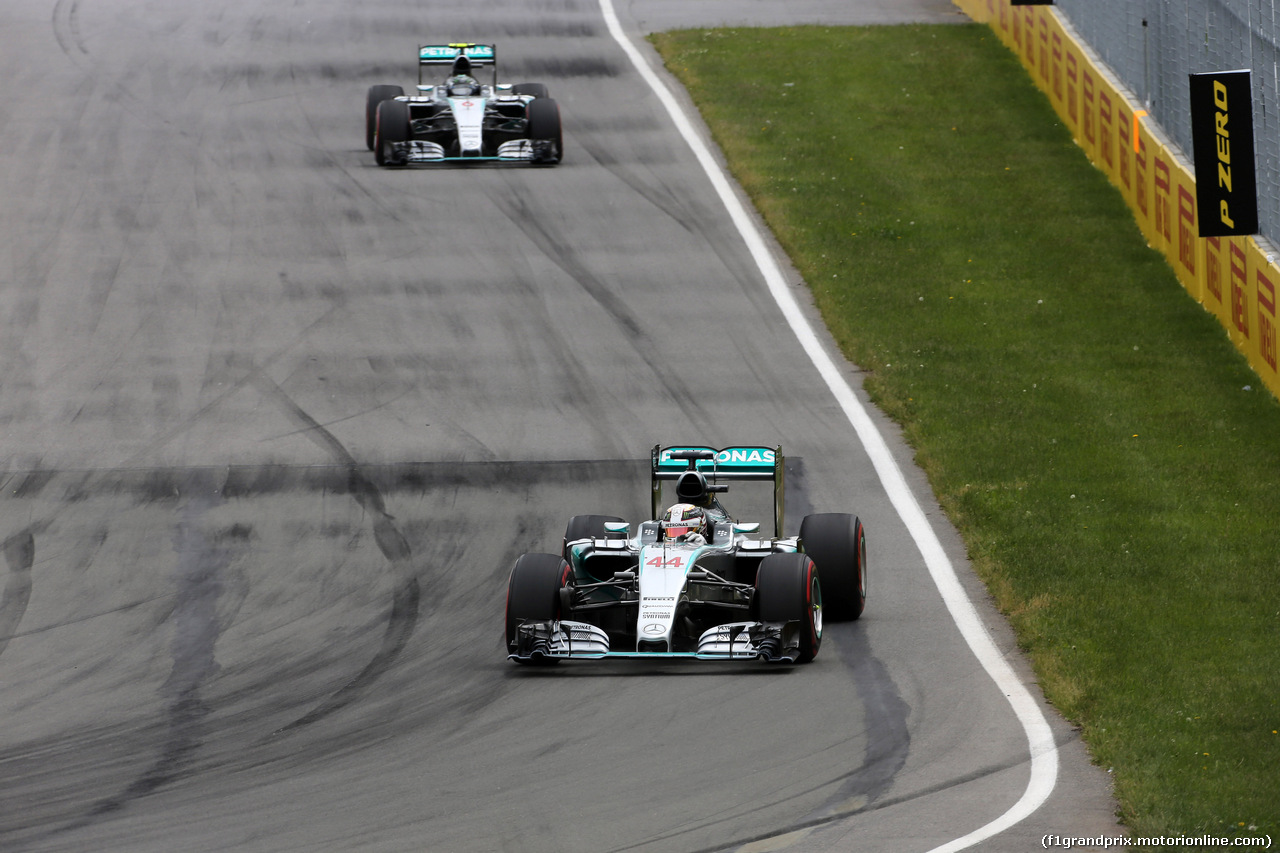 GP CANADA, 07.06.2015 - Gara, Lewis Hamilton (GBR) Mercedes AMG F1 W06 davanti a Nico Rosberg (GER) Mercedes AMG F1 W06