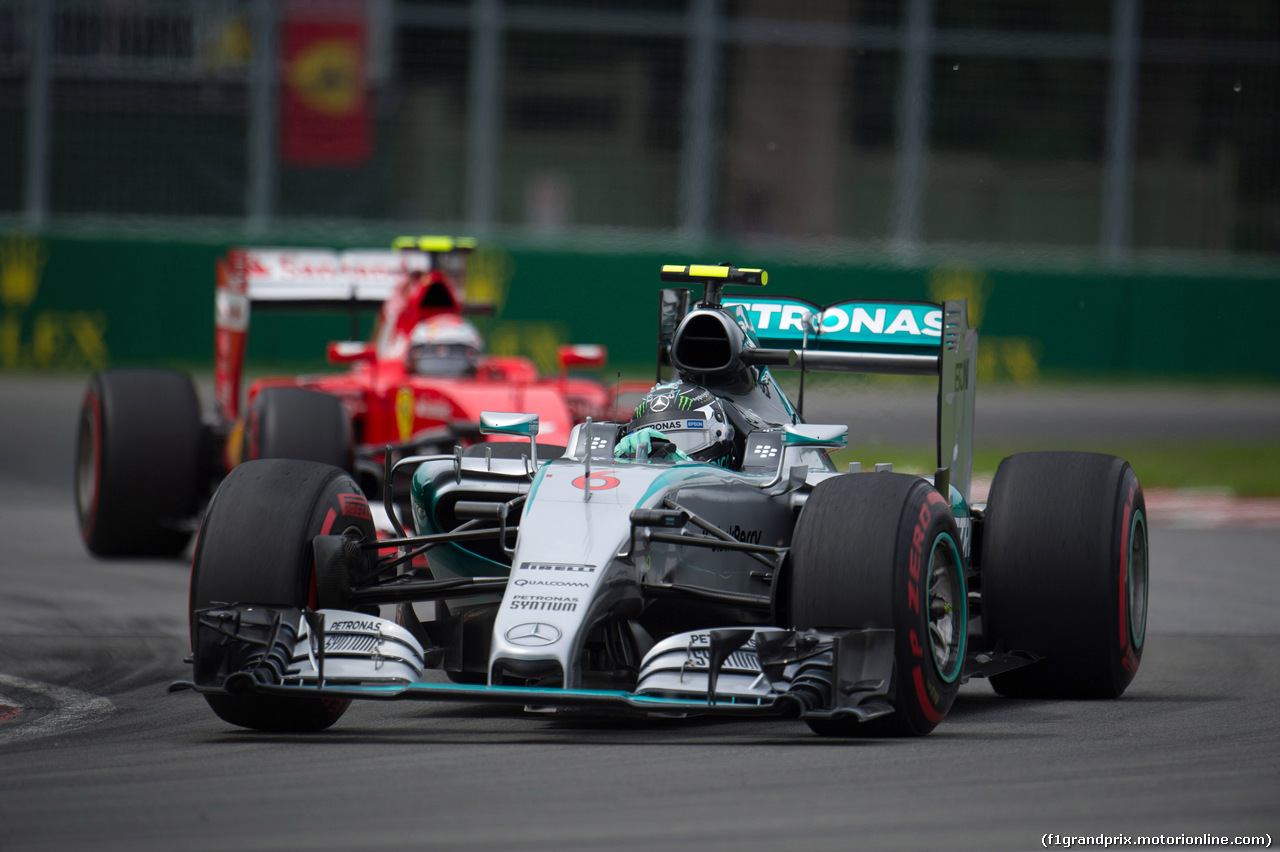 GP CANADA, 07.06.2015 - Gara, Nico Rosberg (GER) Mercedes AMG F1 W06 davanti a Kimi Raikkonen (FIN) Ferrari SF15-T