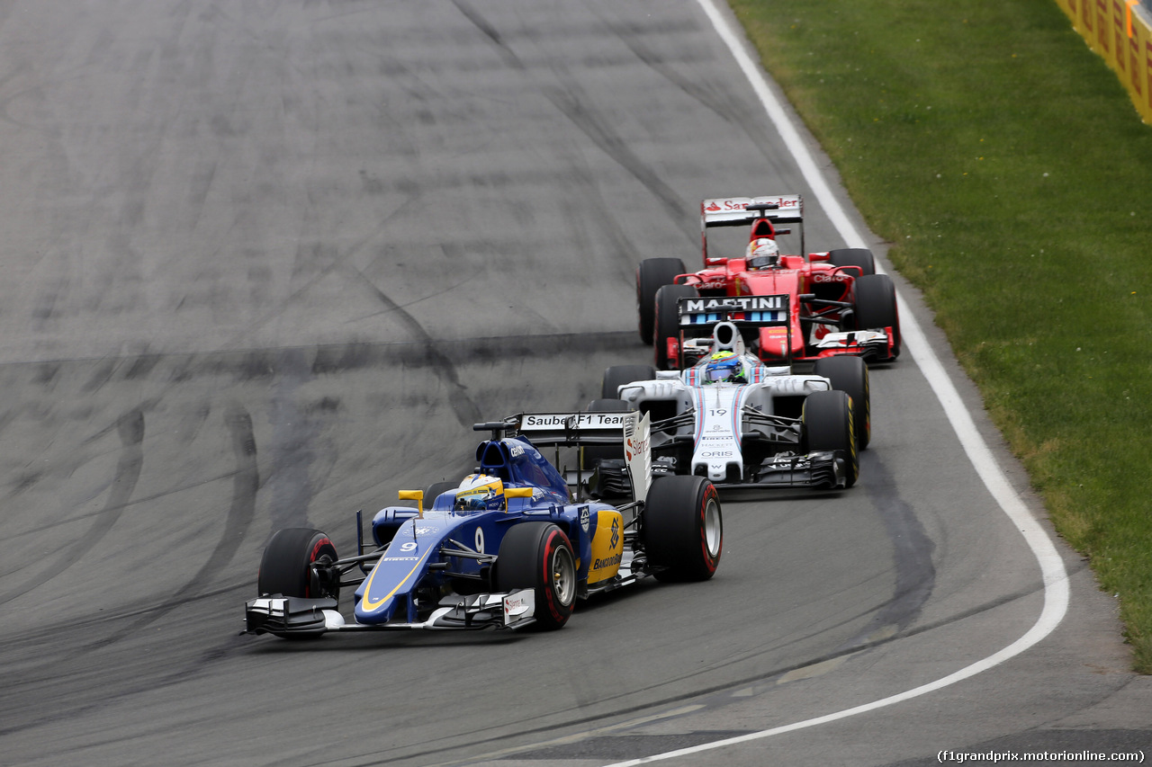 GP CANADA, 07.06.2015 - Gara, Marcus Ericsson (SUE) Sauber C34 davanti a Felipe Massa (BRA) Williams F1 Team FW37