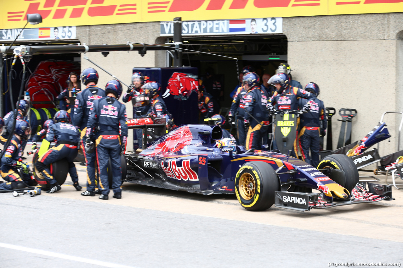 GP CANADA, 07.06.2015 - Gara, Pit Stop, Carlos Sainz Jr (ESP) Scuderia Toro Rosso STR10