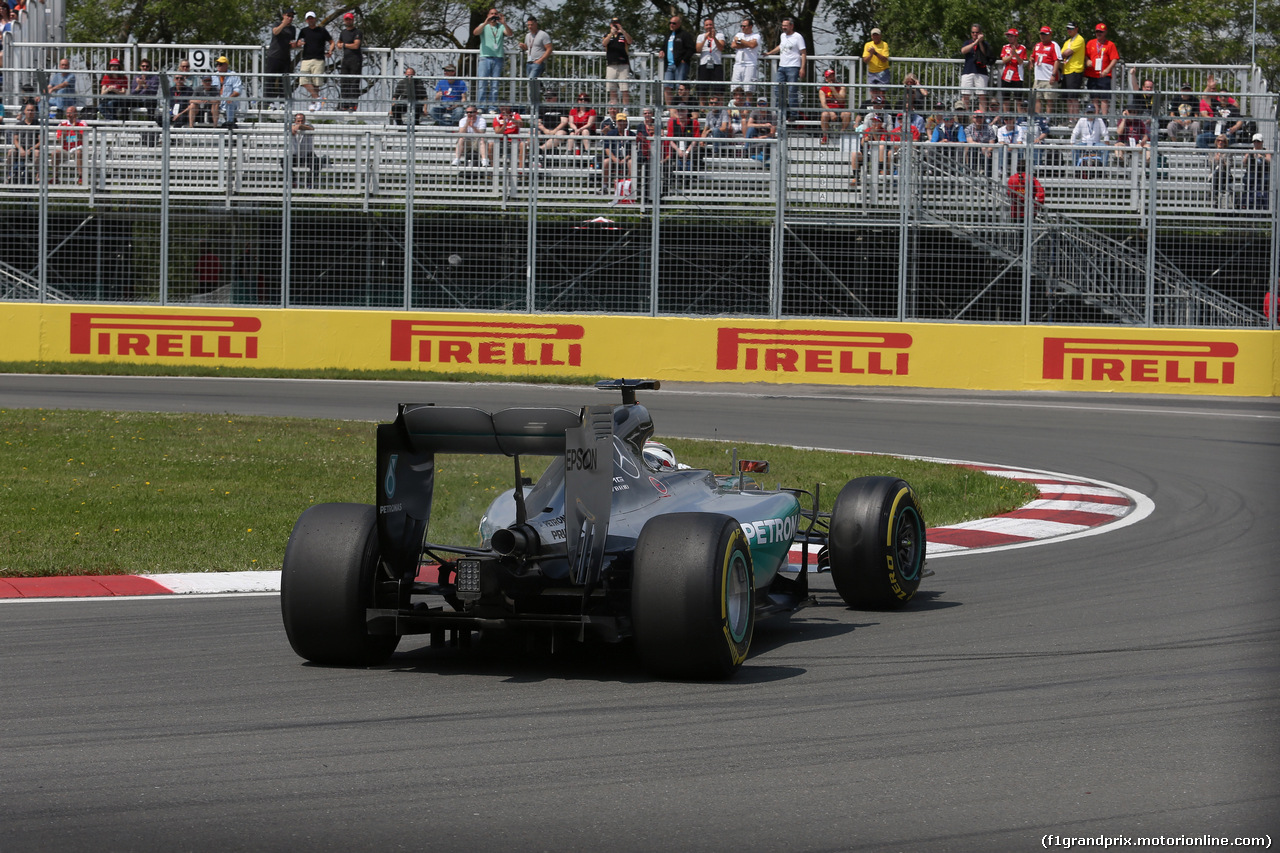 GP CANADA, 05.06.2015 - Prove Libere 1, Lewis Hamilton (GBR) Mercedes AMG F1 W06 spins