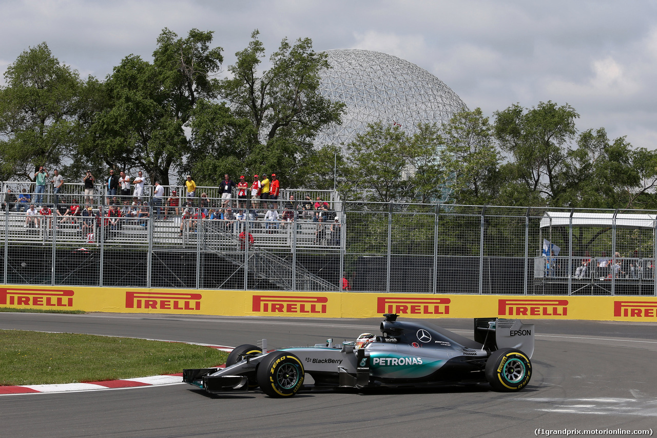 GP CANADA, 05.06.2015 - Prove Libere 1, Lewis Hamilton (GBR) Mercedes AMG F1 W06 spins