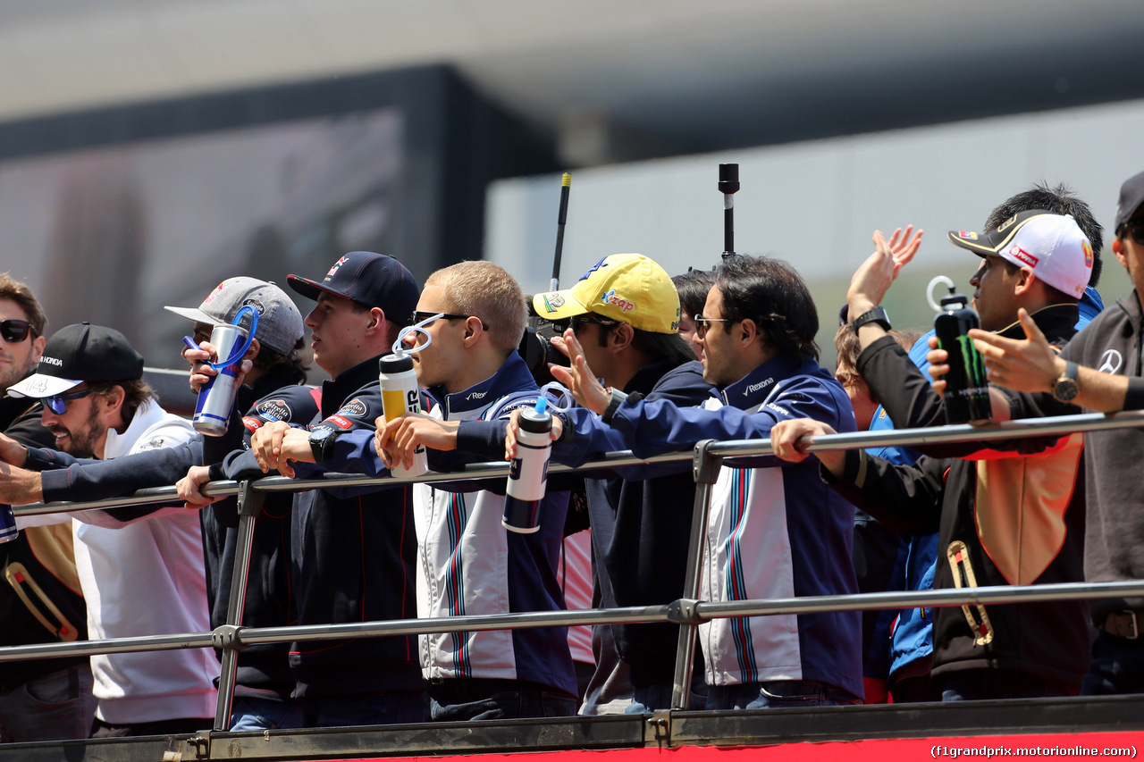 GP CINA, 12.04.2015 - Drivers parade, Felipe Nasr (BRA) Sauber C34 e Felipe Massa (BRA) Williams F1 Team FW37
