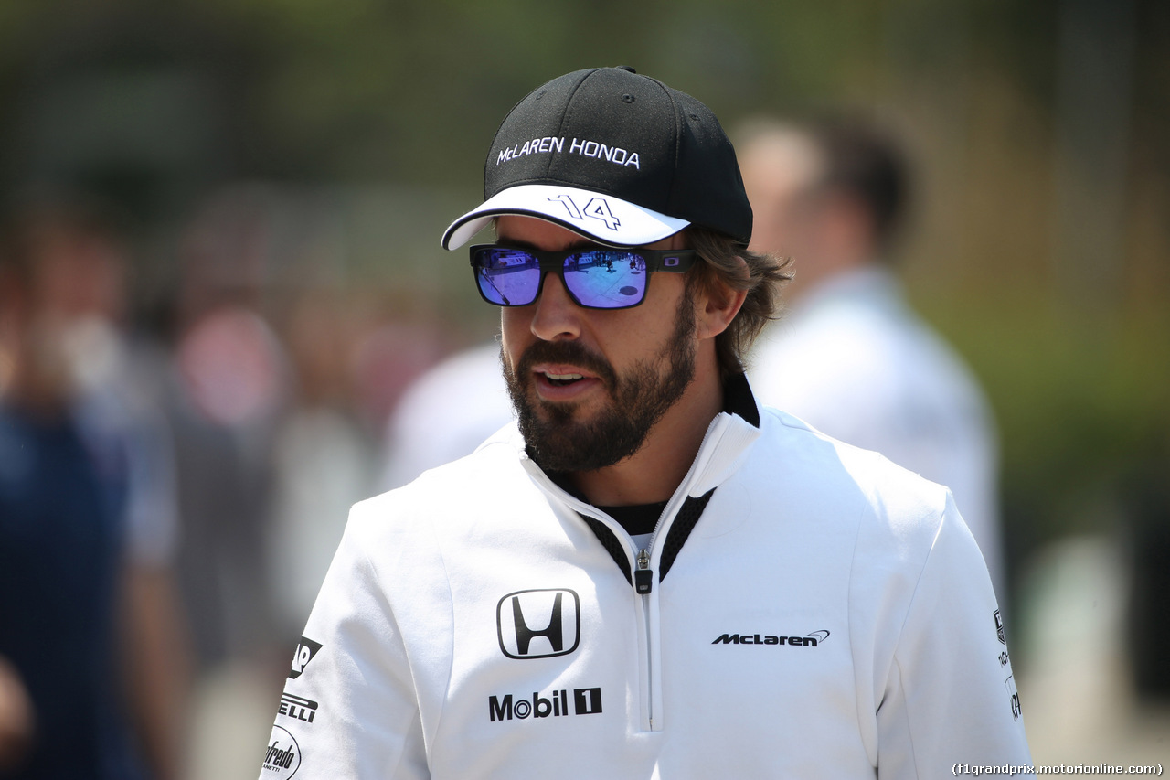 GP CINA, 12.04.2015 - Fernando Alonso (ESP) McLaren Honda MP4-30