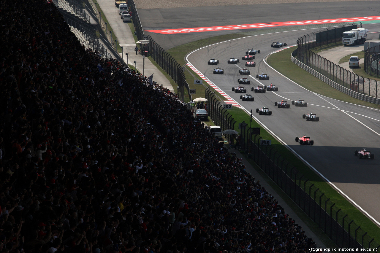 GP CINA, 12.04.2015 - Gara, Start of the race