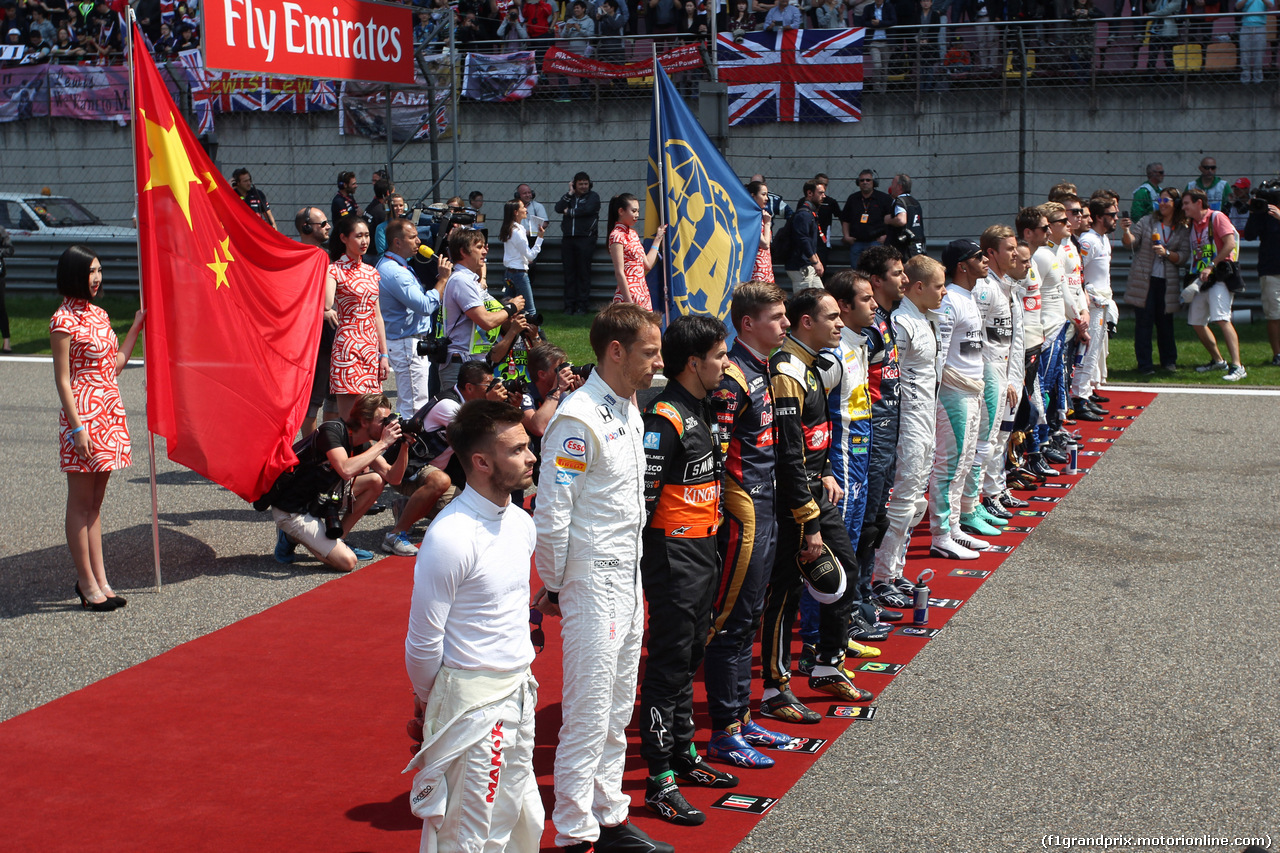 GP CINA, 12.04.2015 - Gara, The grid observes the national anthem