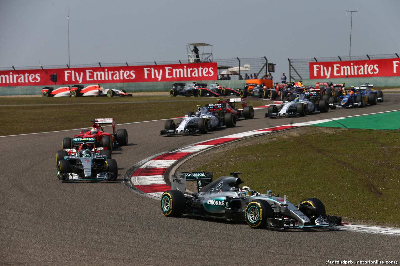 GP CINA, 12.04.2015 - Gara, Start of the race