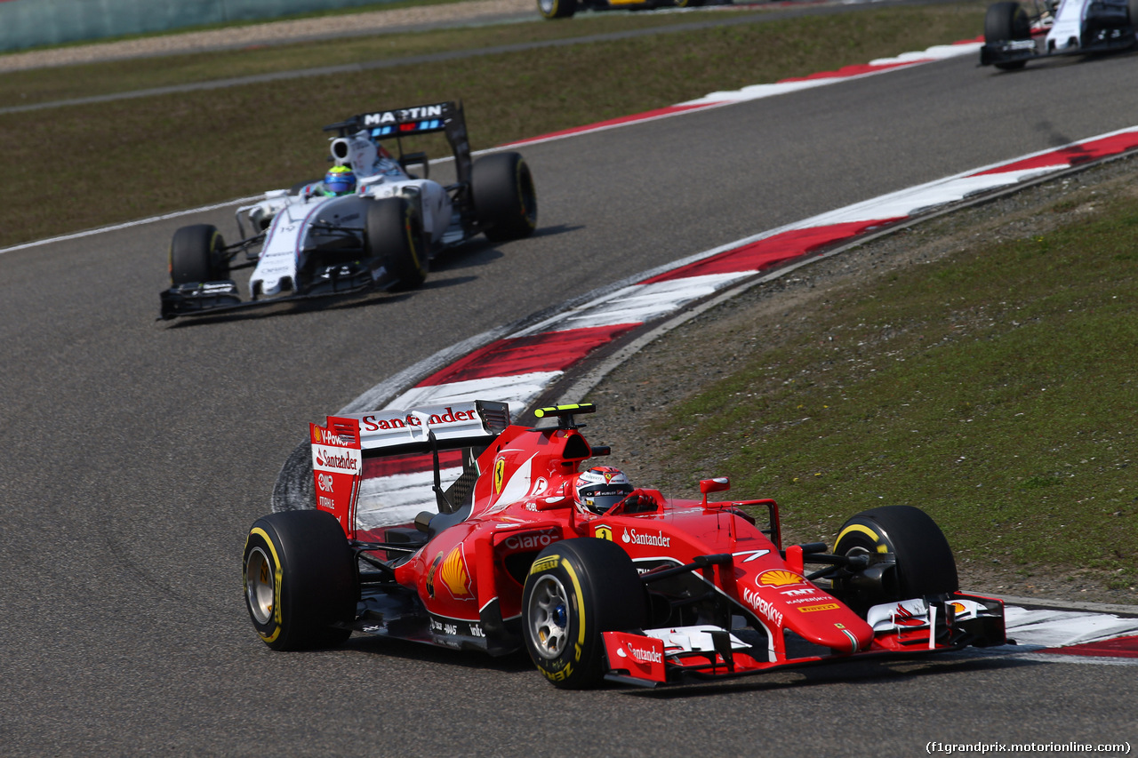 GP CINA, 12.04.2015 - Gara, Kimi Raikkonen (FIN) Ferrari SF15-T davanti a Felipe Massa (BRA) Williams F1 Team FW37