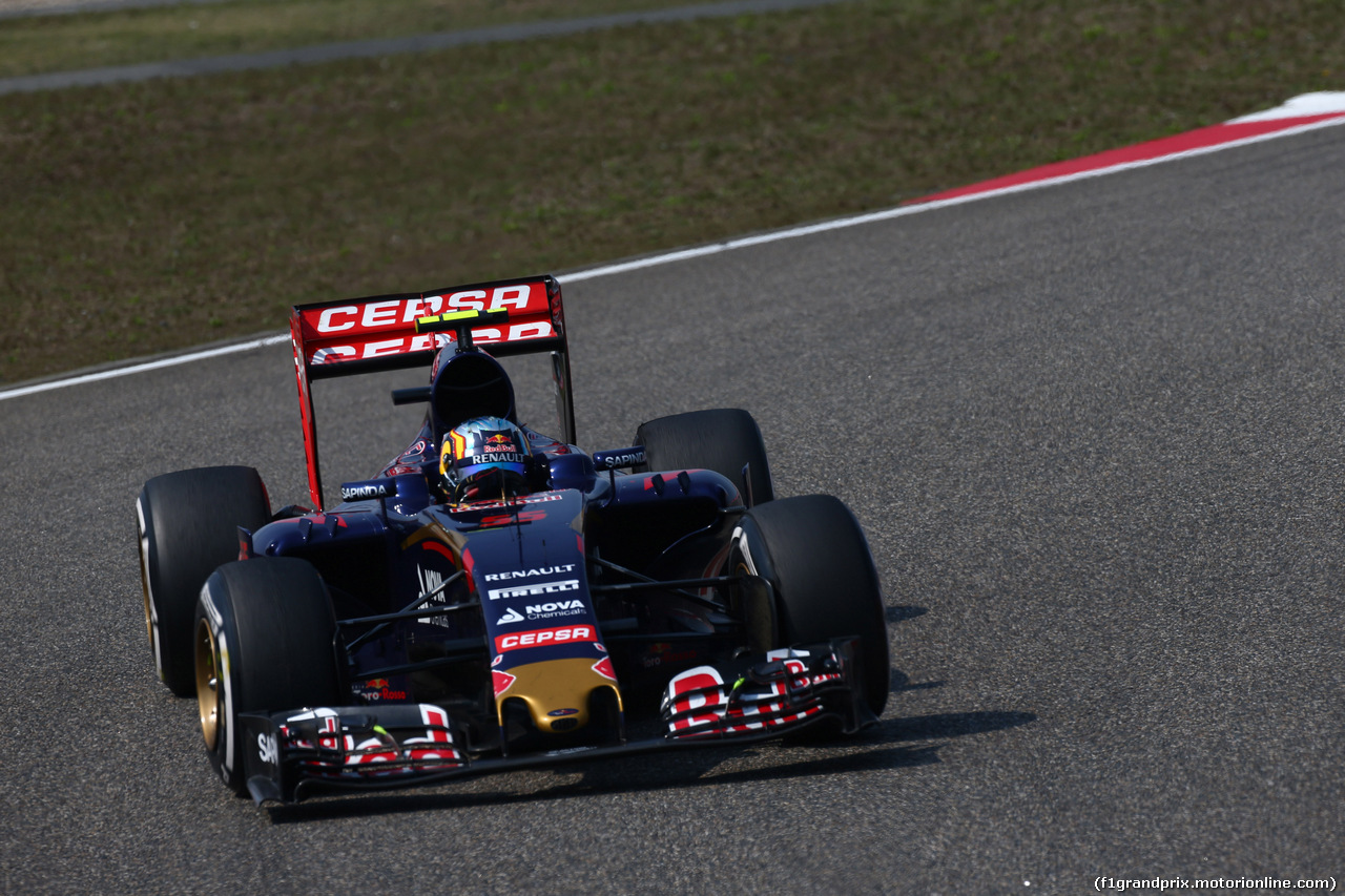 GP CINA, 12.04.2015 - Gara, Carlos Sainz Jr (ESP) Scuderia Toro Rosso STR10